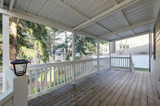 Building Photo - Well Maintained House Tucked Away on Dead-End Street Available!