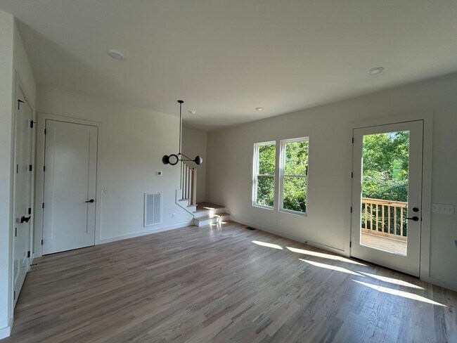 Building Photo - Amazing New Construction in North Nashville!