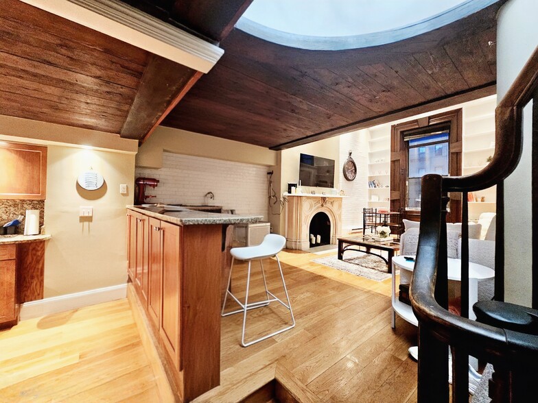 Building Photo - 117 Beacon St