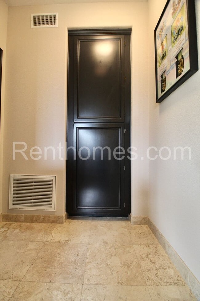 Building Photo - 2802 Piantino Cir
