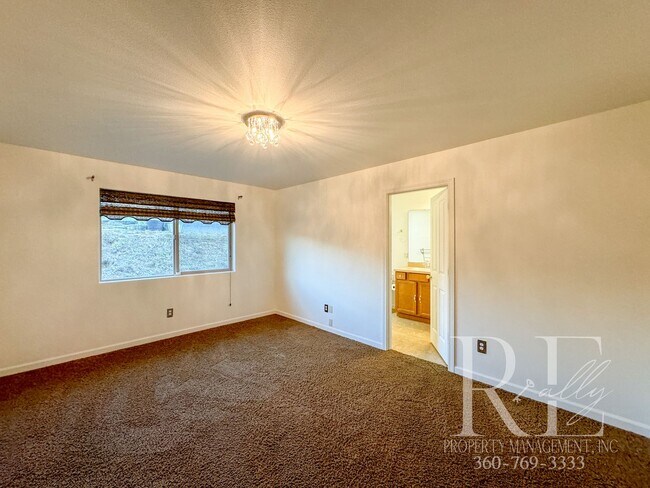 Building Photo - Modern 3-Bed Home with Gardens, Greenhouse...