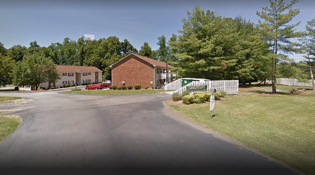 Building Photo - Three bedroom, 2 bath condo in High Point- Spring Move-In Special – Limited Time!