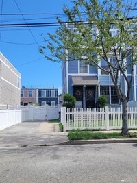 Building Photo - 3-38 Beach 42nd St
