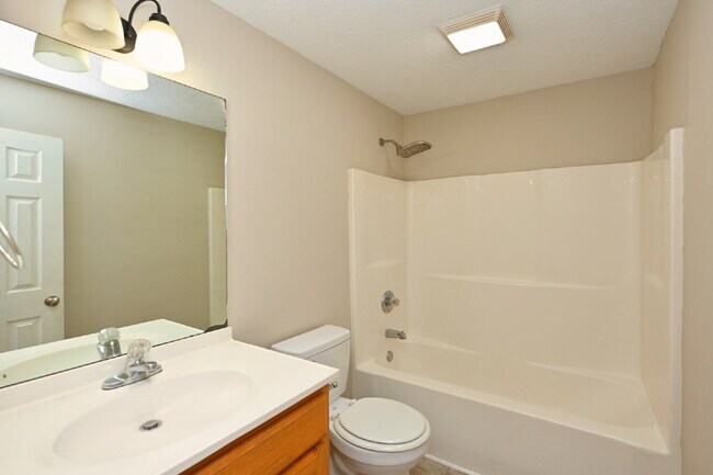 Building Photo - Springfield Gem! 3BR/2BA with Big Yard, St...