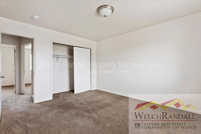 Building Photo - 1213 N Orchard Ave