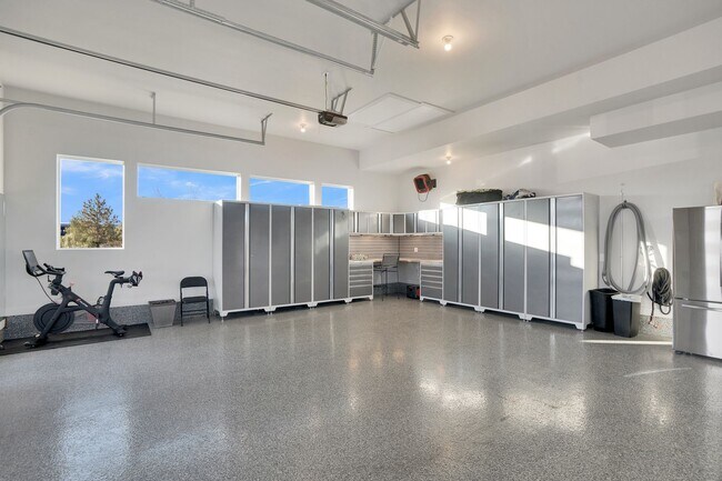 Building Photo - Contemporary Fully Furnished Four Bed Four Bath Masterpiece in Tetherow
