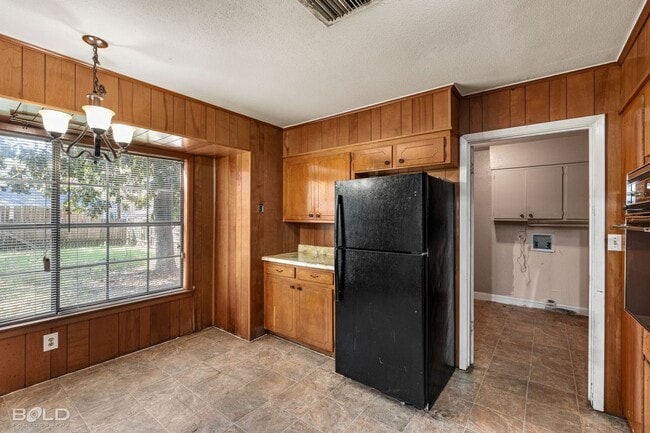 Building Photo - 2935 Salem Dr