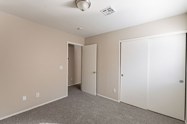 Building Photo - single level 3 bedroom home for rent