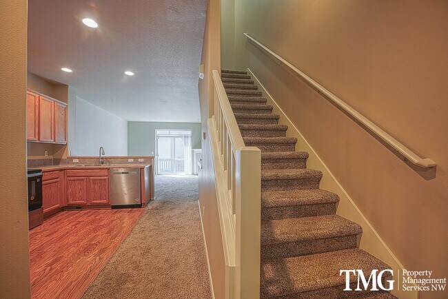 Building Photo - 1495 NE Lockheart Ln