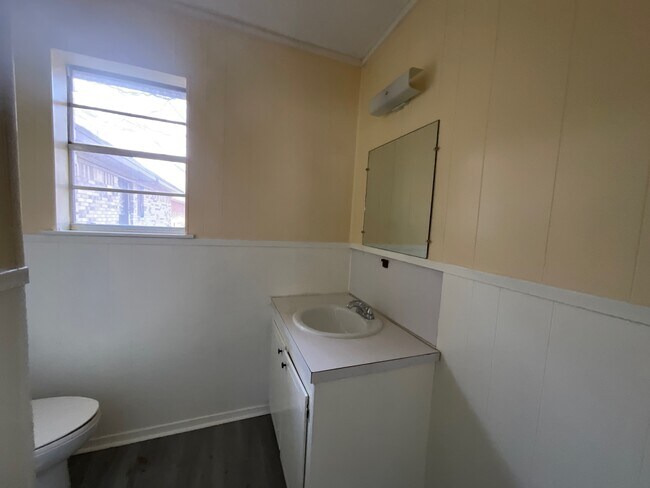 Building Photo - 1361 Shady Ln