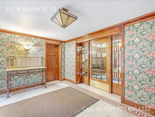Building Photo - Lincoln Park Extra Large 3 bedroom 2 bath