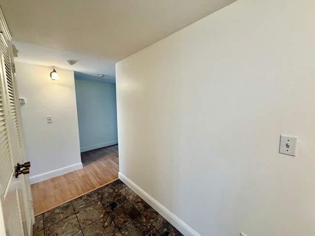 Building Photo - Cozy 2 Bedroom Ground Level Condo In The Highly Desirable New Park Village Community in Newark