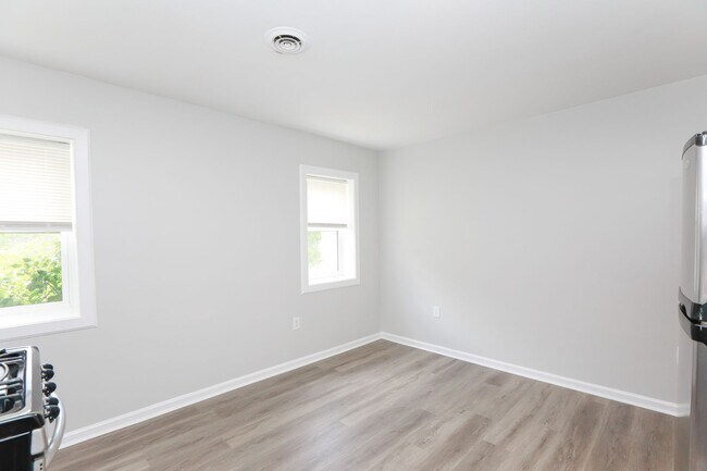 Building Photo - 422-424 W 30th Street