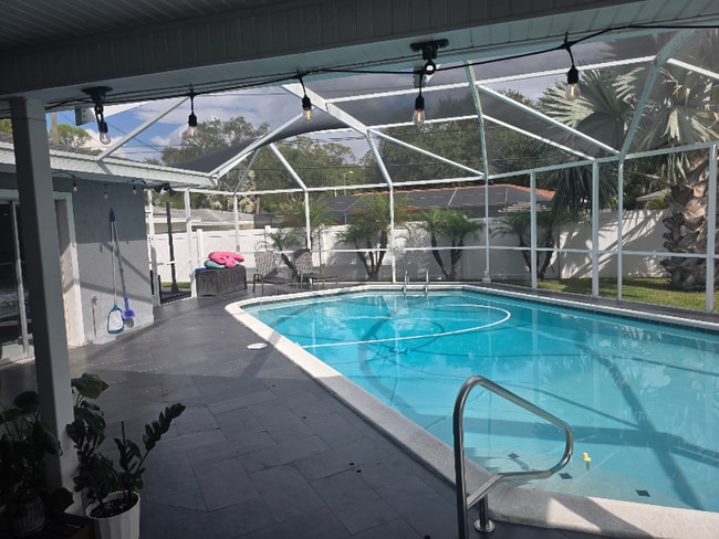 Building Photo - 725 Patricia Ave