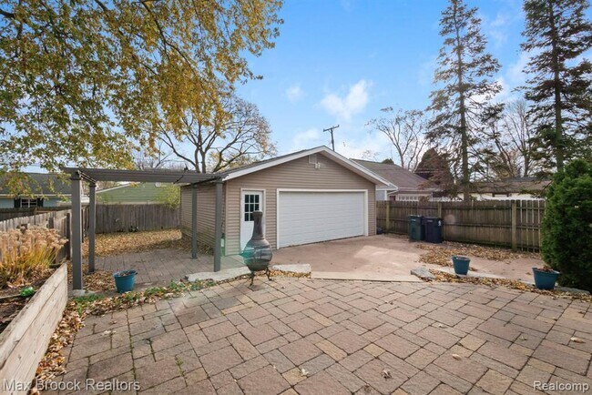 Building Photo - 3602 Elmhurst Ave