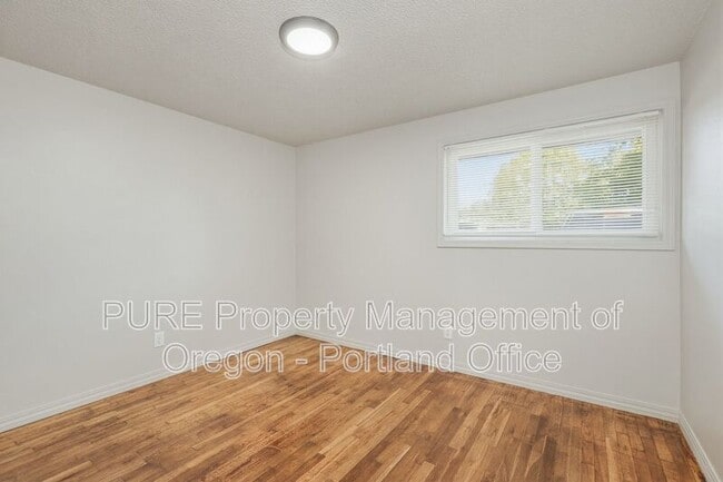 Building Photo - 18411 E Burnside St