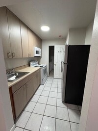 Building Photo - 900 NW