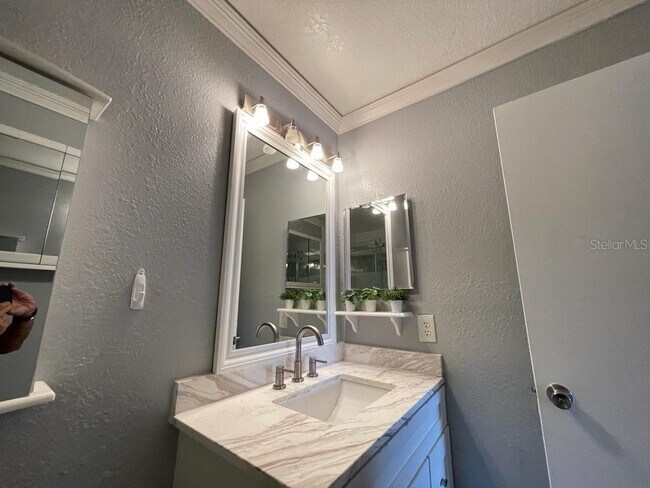 Building Photo - 4401 Thornbriar Ln