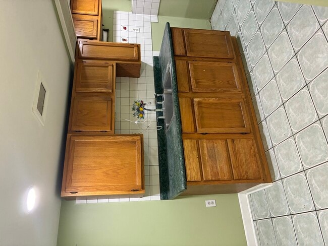 Building Photo - 6246 N Oakley Ave