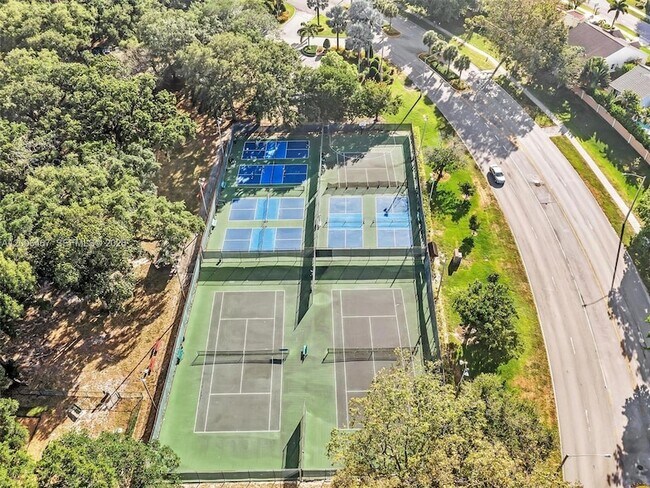 Building Photo - 9340 Lagoon Pl