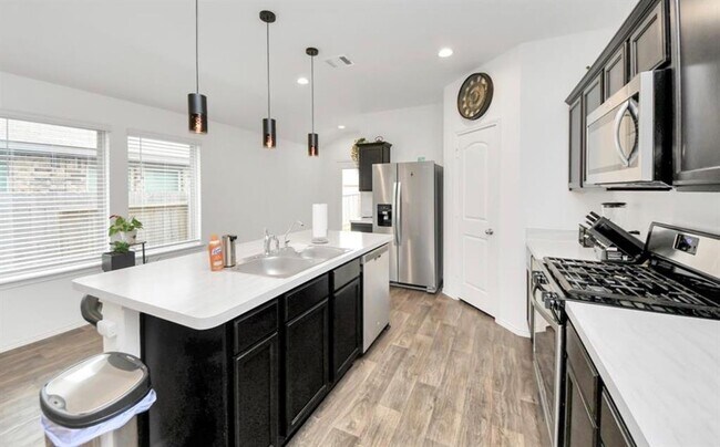 Building Photo - 14634 Cyn Pnes Ln