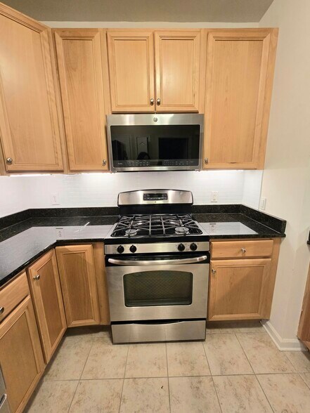 Building Photo - 350 W Elm St