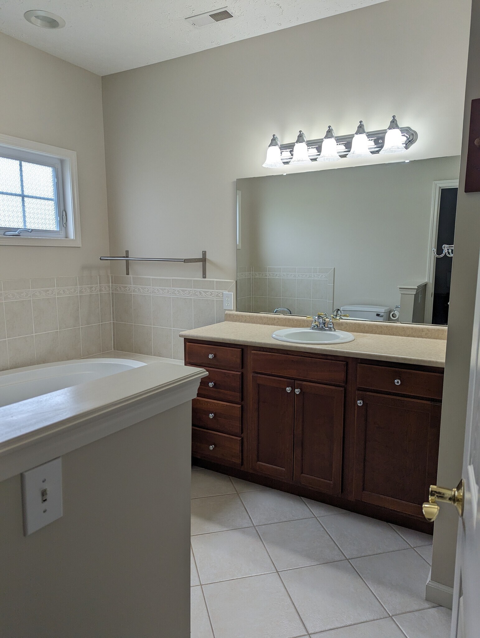 Building Photo - 2234 Sandpiper Ct N