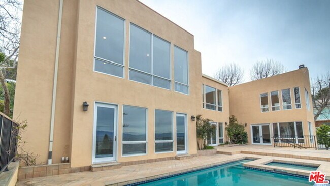 Building Photo - 14445 Mulholland Dr