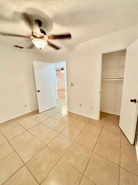 Building Photo - 24 Oriole Cir