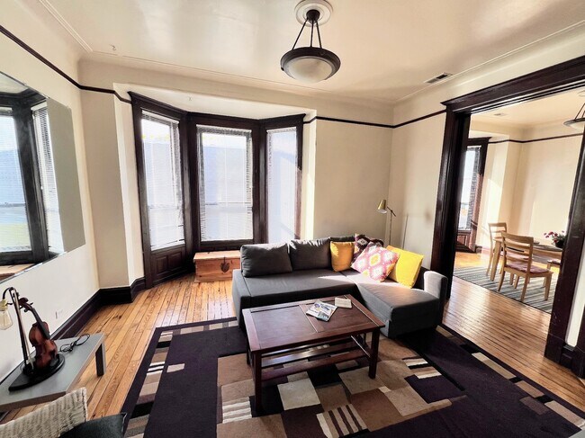 Building Photo - 2187 N Clybourn Ave
