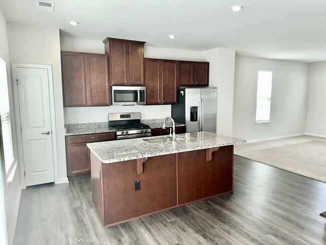 Building Photo - Amazing 3BD, 2.5BA End-Unit Townhome with 4th Bonus Room in the Heart of Durham