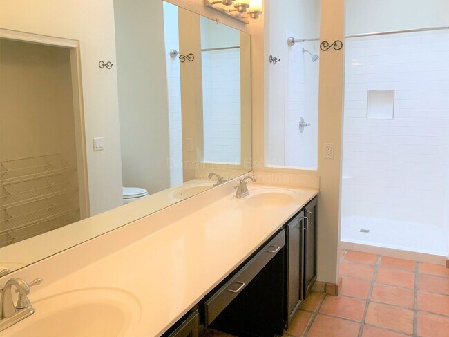 Building Photo - 4667 W Harrison St