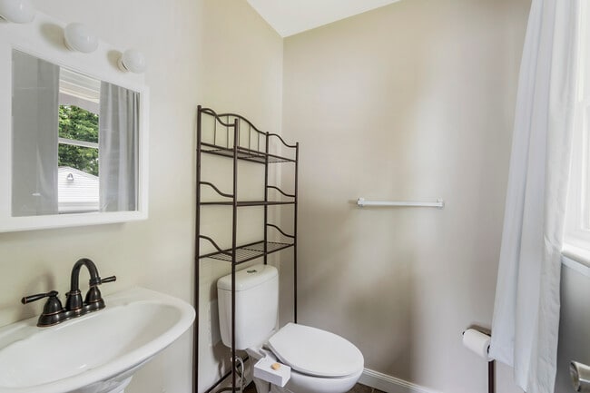 Building Photo - 7116 Claybourne Ave