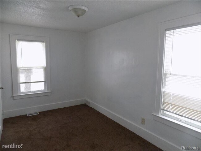 Building Photo - 16558 Cheyenne St