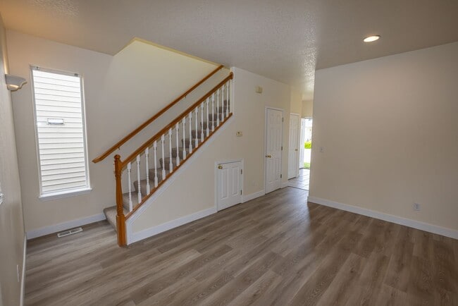 Building Photo - Three bedroom home in Orchards. - JUST UPDATED