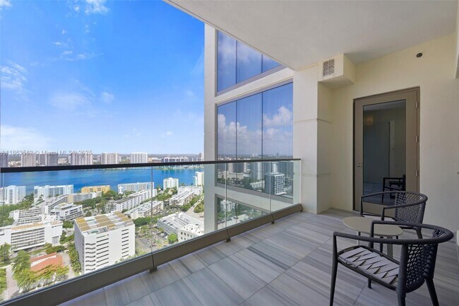 Building Photo - 17901 Collins Ave