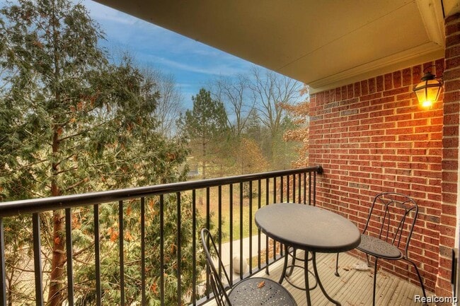 Building Photo - 137 Village Way