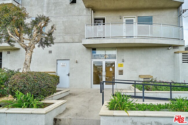 Building Photo - 1025 Dewey Ave