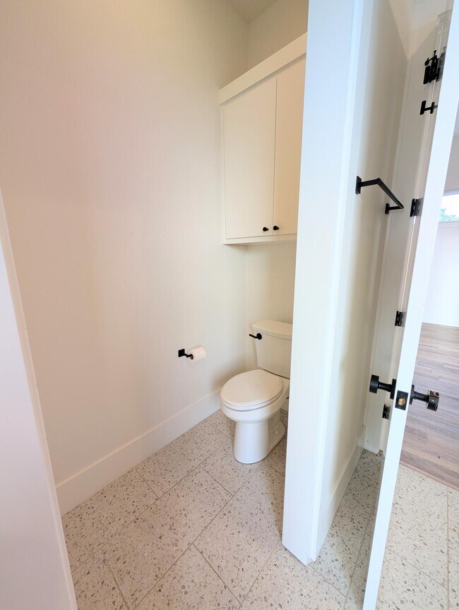 Building Photo - 18 Wilshire Blvd