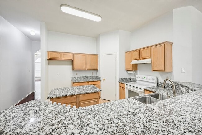 Building Photo - 700 N Emma Dr