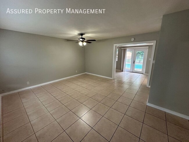 Building Photo - 220 Wilshire Dr
