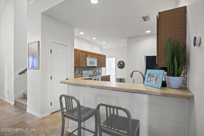 Building Photo - 781 Paradise Ln