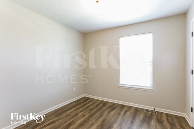 Building Photo - 803 E 13th Terrace