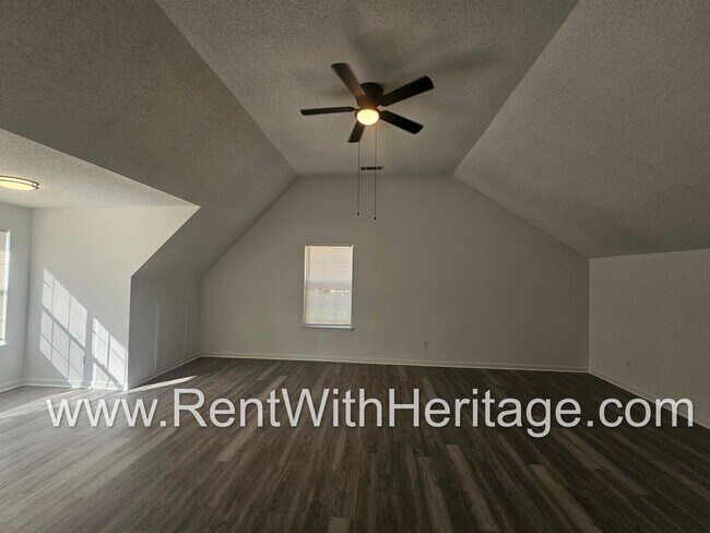 Building Photo - Gorgeous 3bd/ 2.5 bath Home in Popular Nat...