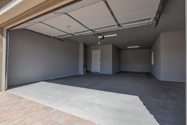 Building Photo - Beautiful large 3x2 home in Granite Dells Estates - Dog friendly