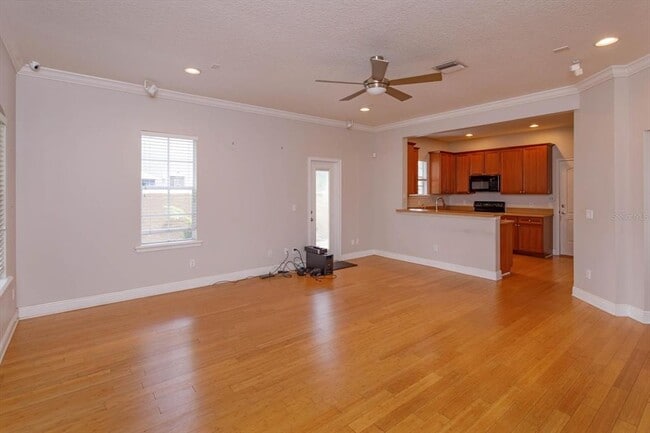 Building Photo - 832 Ellwood Ave