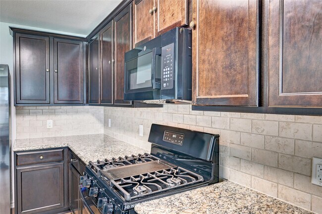 Building Photo - 9230 Mission Arbor Ln