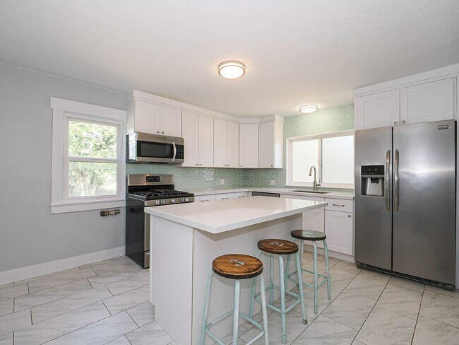 Building Photo - 2 Bedroom, 1 Bathroom American Fork Home