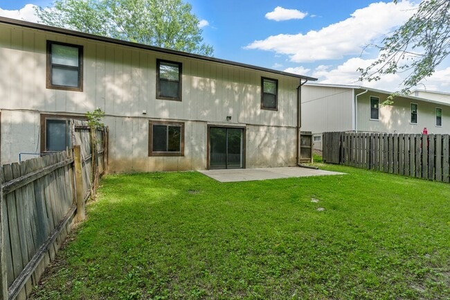 Building Photo - Omar Ct Duplex