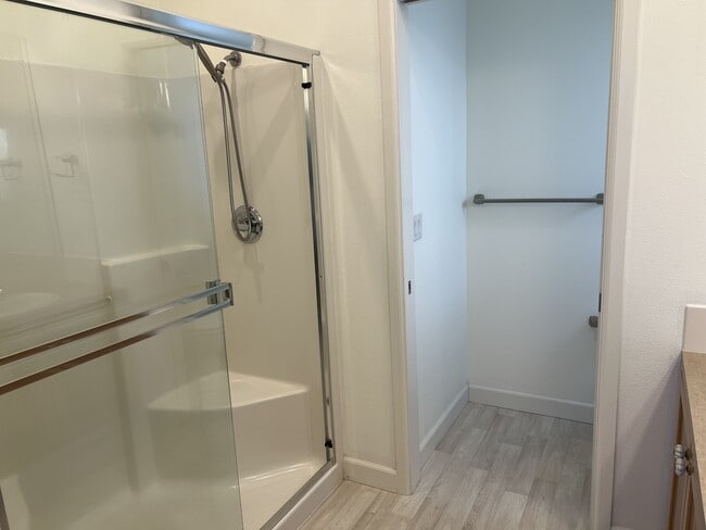 Building Photo - 10925 SW Briarwood Pl